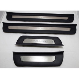 Оригинальные накладки на пороги Kia Sportage 2017